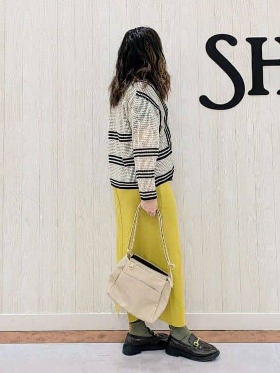 さくみぃさんの「SHOO･LA･RUE｜◆レースのような編み柄が上品 Vネックカーディガン」を使ったコーディネート