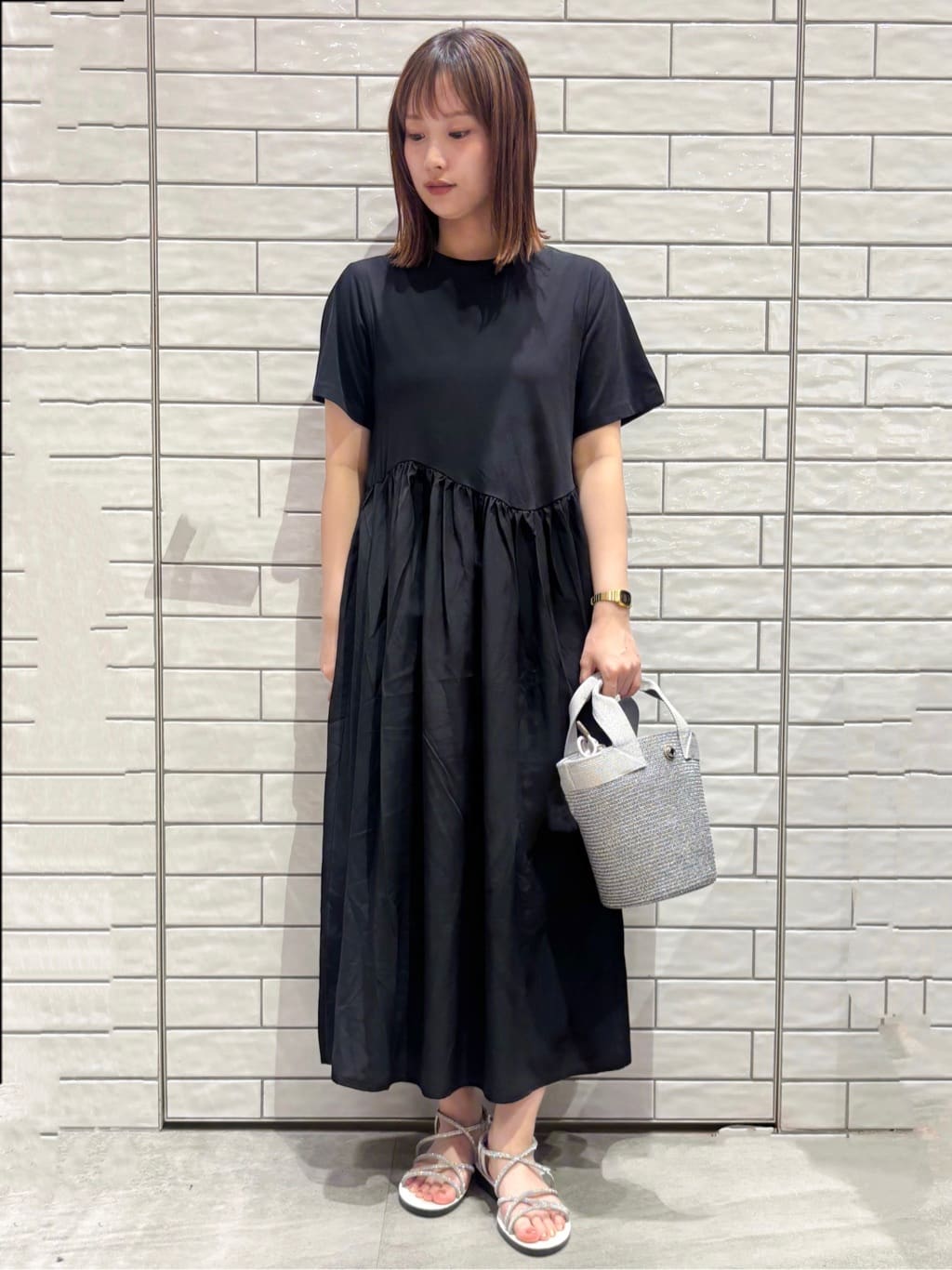 ranさんの「OPAQUE.CLIP｜◆アシメドッキングフレアワンピース【洗濯機洗い可】」を使ったコーディネート