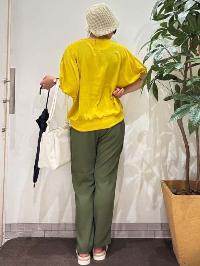 TOWAさんの「SHOO･LA･RUE｜【長傘/晴雨兼用】【Wpc．】遮光フリルクラシック ロング」を使ったコーディネート