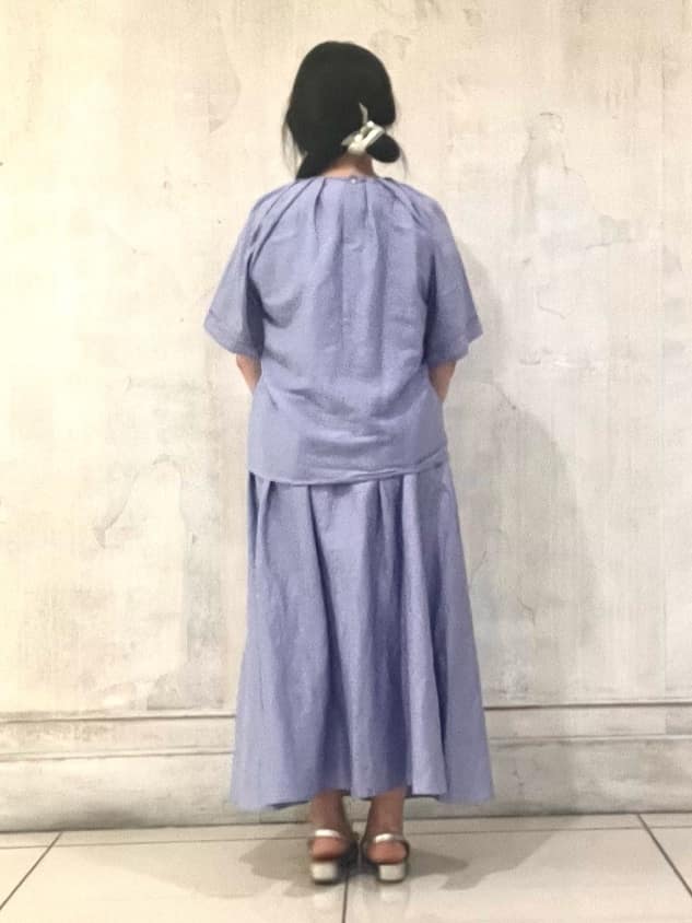 Mizukiさんの「UNTITLED｜◆【セットアップ可能】リネン混 タックブラウス」を使ったコーディネート