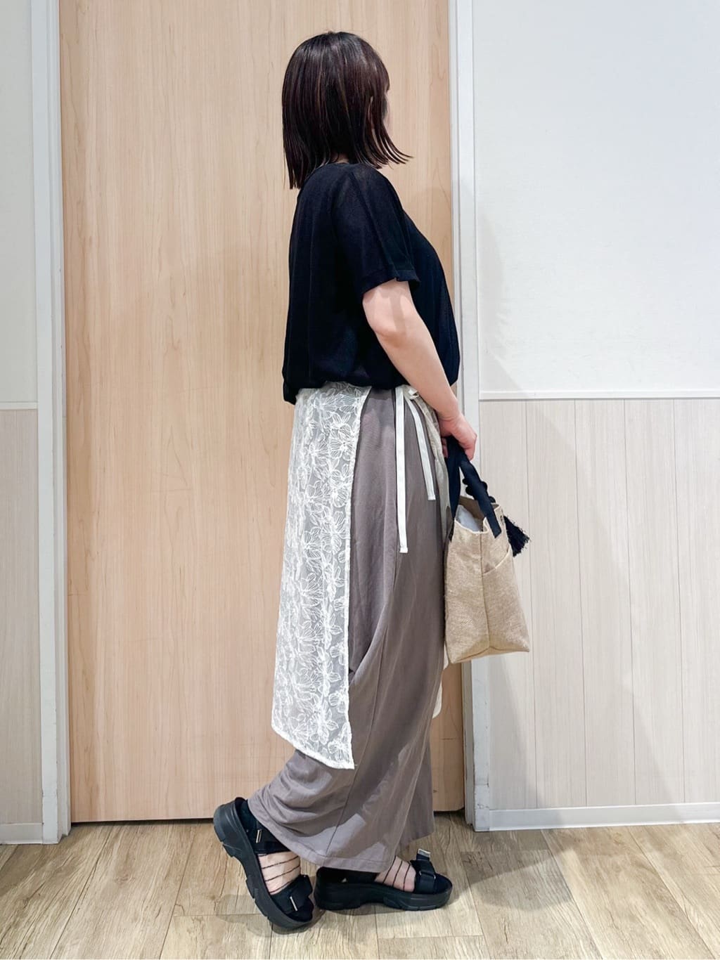 mimoさんの「SHOO･LA･RUE｜◆【2点セット】インせず着られるシアーニット＋タンクトップ」を使ったコーディネート