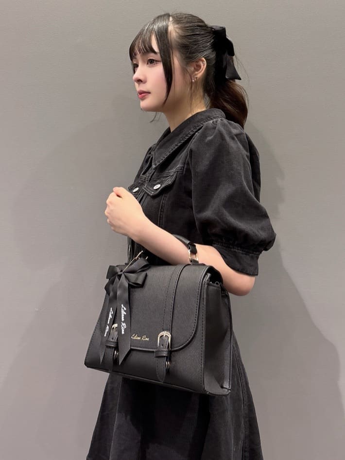 HUANG WEIHSUANさんの「ESPERANZA｜ギャザーダブルベルトサンダル」を使ったコーディネート