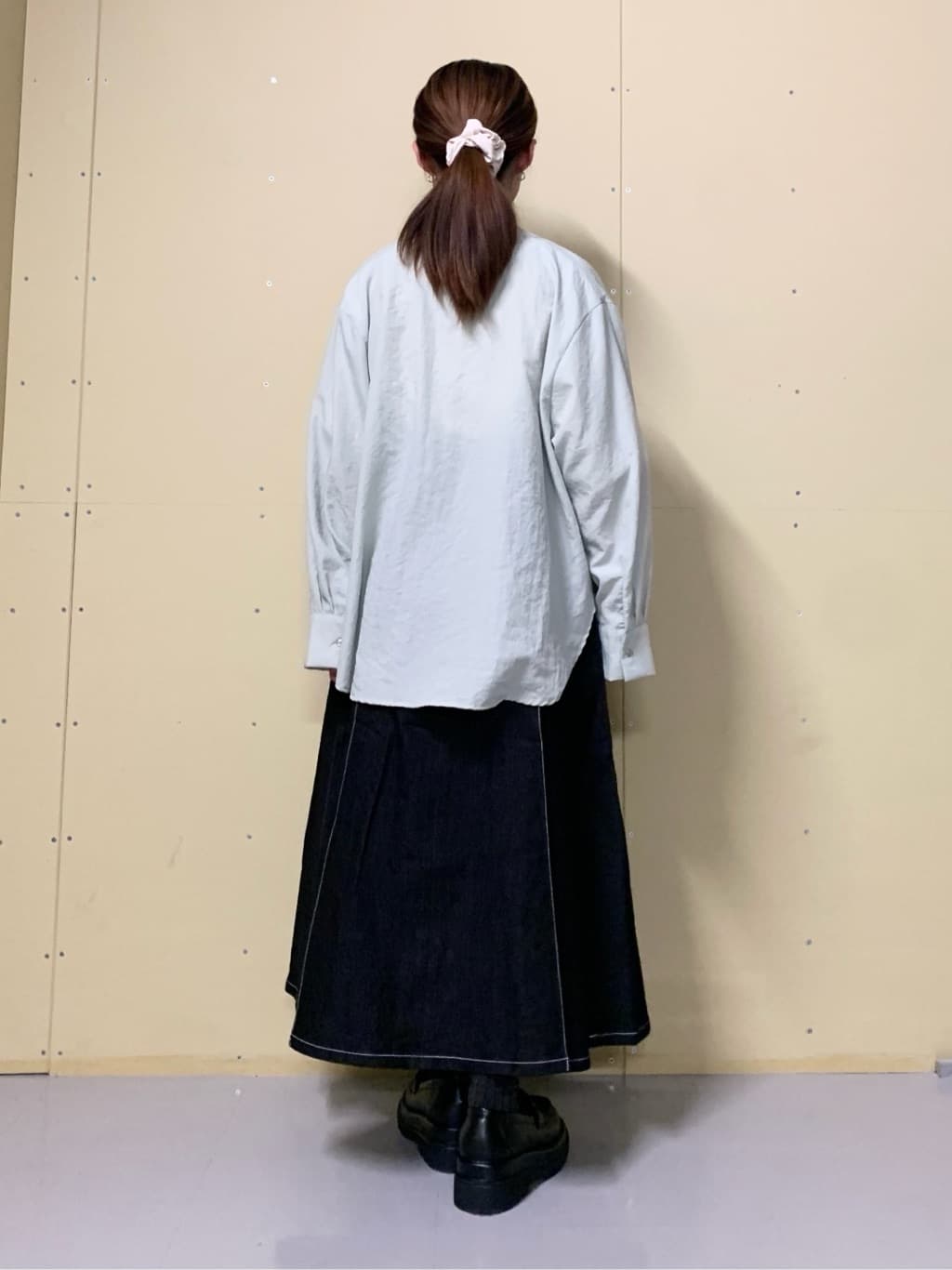 sahoさんの「THE SHOP TK｜シーズンレスで使える デニムタックスカート/洗える」を使ったコーディネート