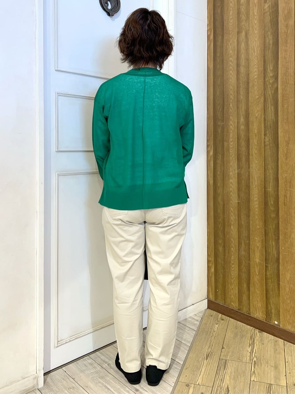 yuriyuriさんの「SHOO･LA･RUE｜◆【洗える】ナチュラルなシアー感が魅力 Vネックカーディガン」を使ったコーディネート