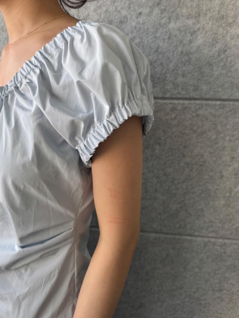 uchi__yamaさんの「CODE A｜sporty gathered blouse」を使ったコーディネート