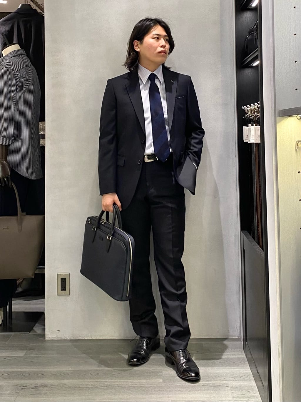 nishiさんの「TAKEO KIKUCHI｜ドビーストライプ ビジネス シャツ」を使ったコーディネート