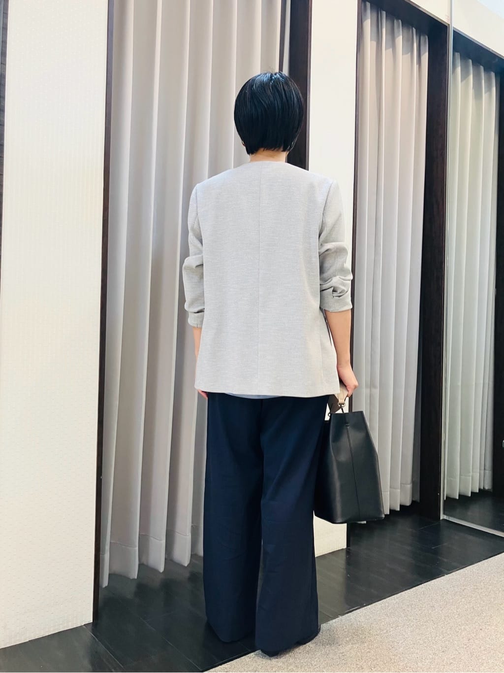 AYAさんの「INDIVI｜【褒められパンツ／洗える／ウエストゴム】ワイドタックパンツ」を使ったコーディネート