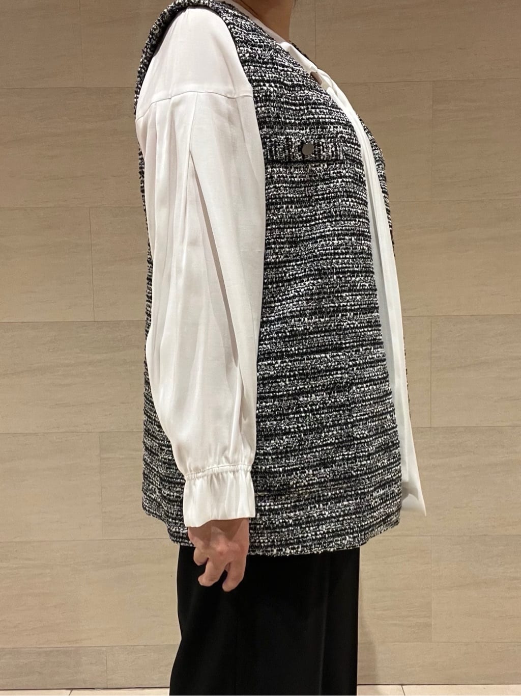 TOMOMIさんの「INDIVI｜【洗える／UVケア／スーツ】ストレッチワイドパンツ」を使ったコーディネート