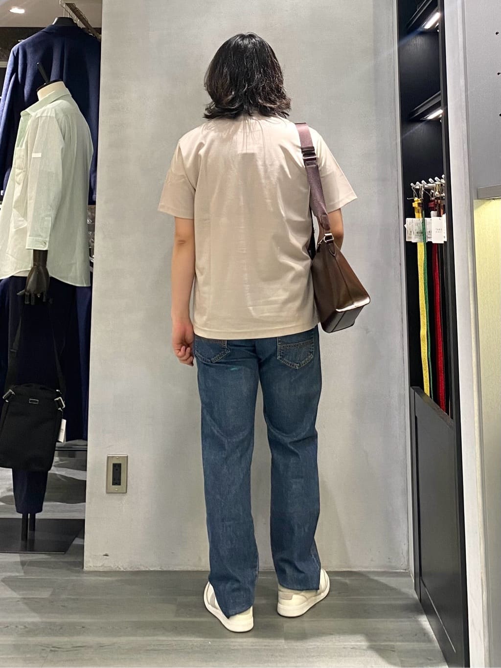 nishiさんの「TAKEO KIKUCHI｜【モンスターストレッチ】日本製 ウォッシュド デニムパンツ」を使ったコーディネート