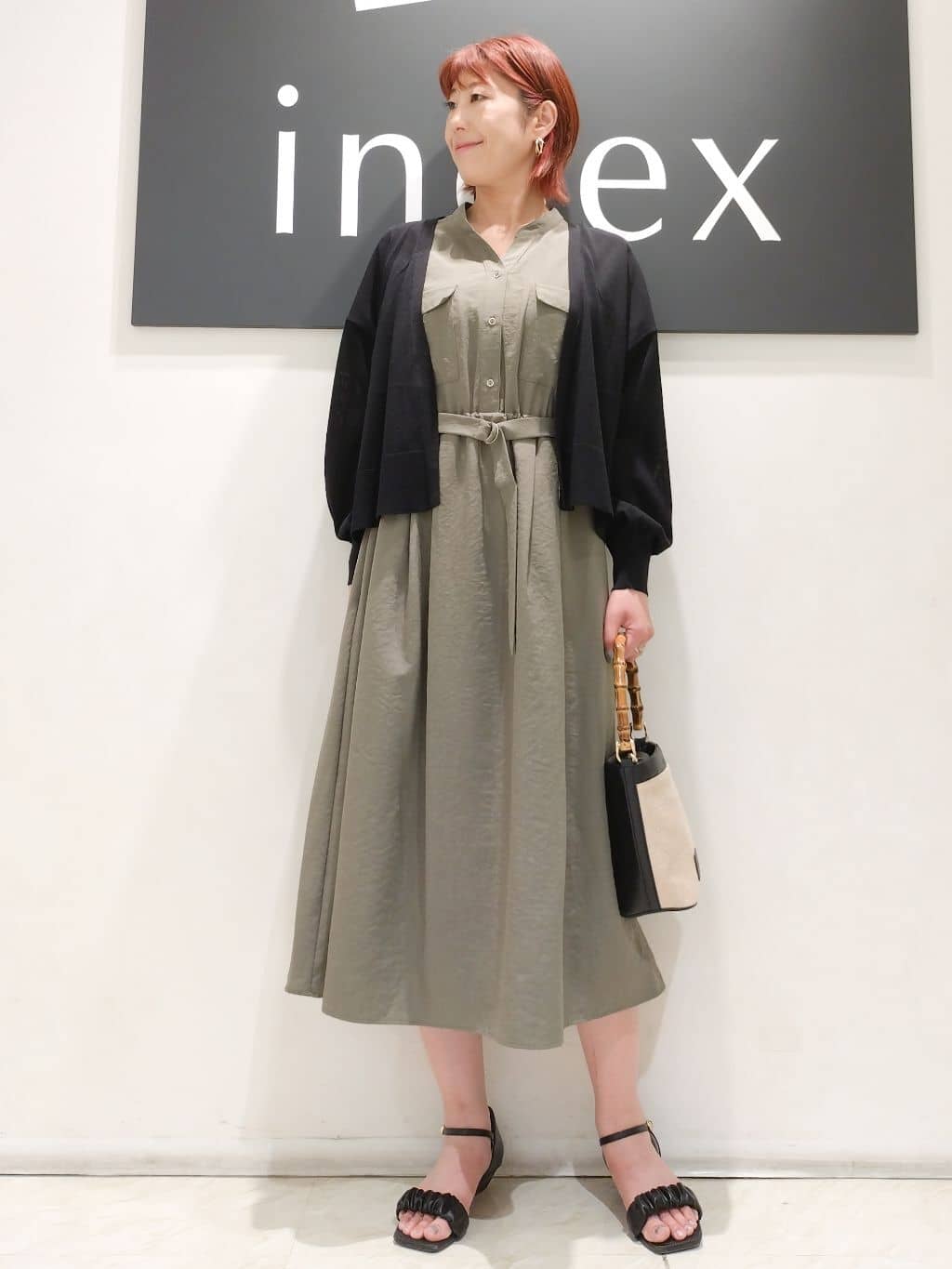 n.さんの「index｜◆《6色展開》リラクシーショートカーディガン【洗濯機洗い可／接触冷感／抗ピル】」を使ったコーディネート