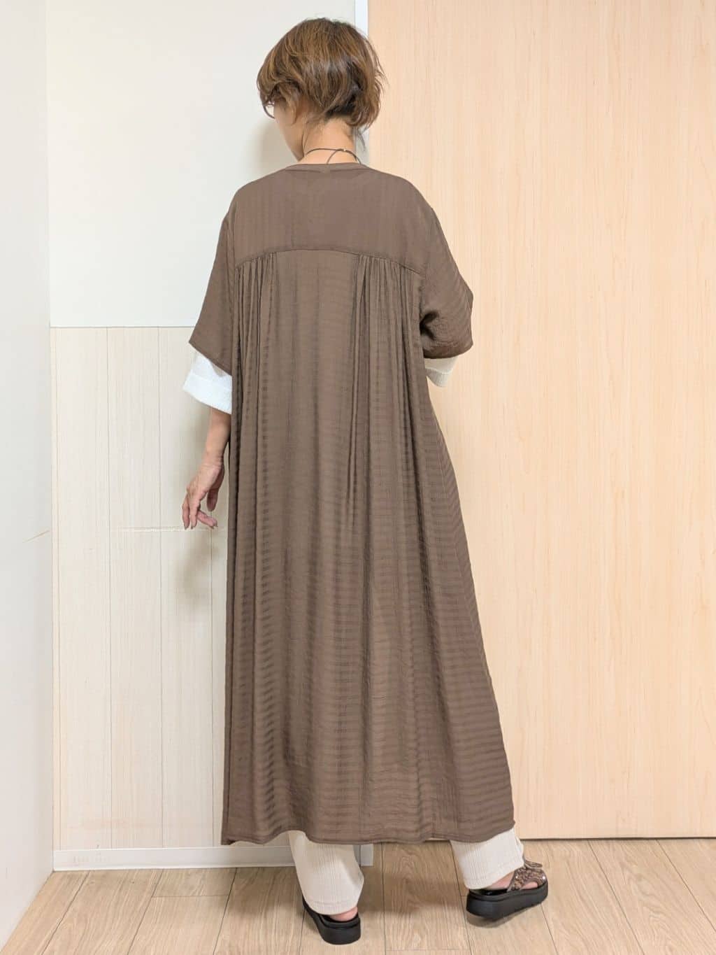 YuAさんの「SHOO･LA･RUE｜◆【洗える/S-LL】表面感が魅力 インせず決まる 裾タック半端袖トップス」を使ったコーディネート