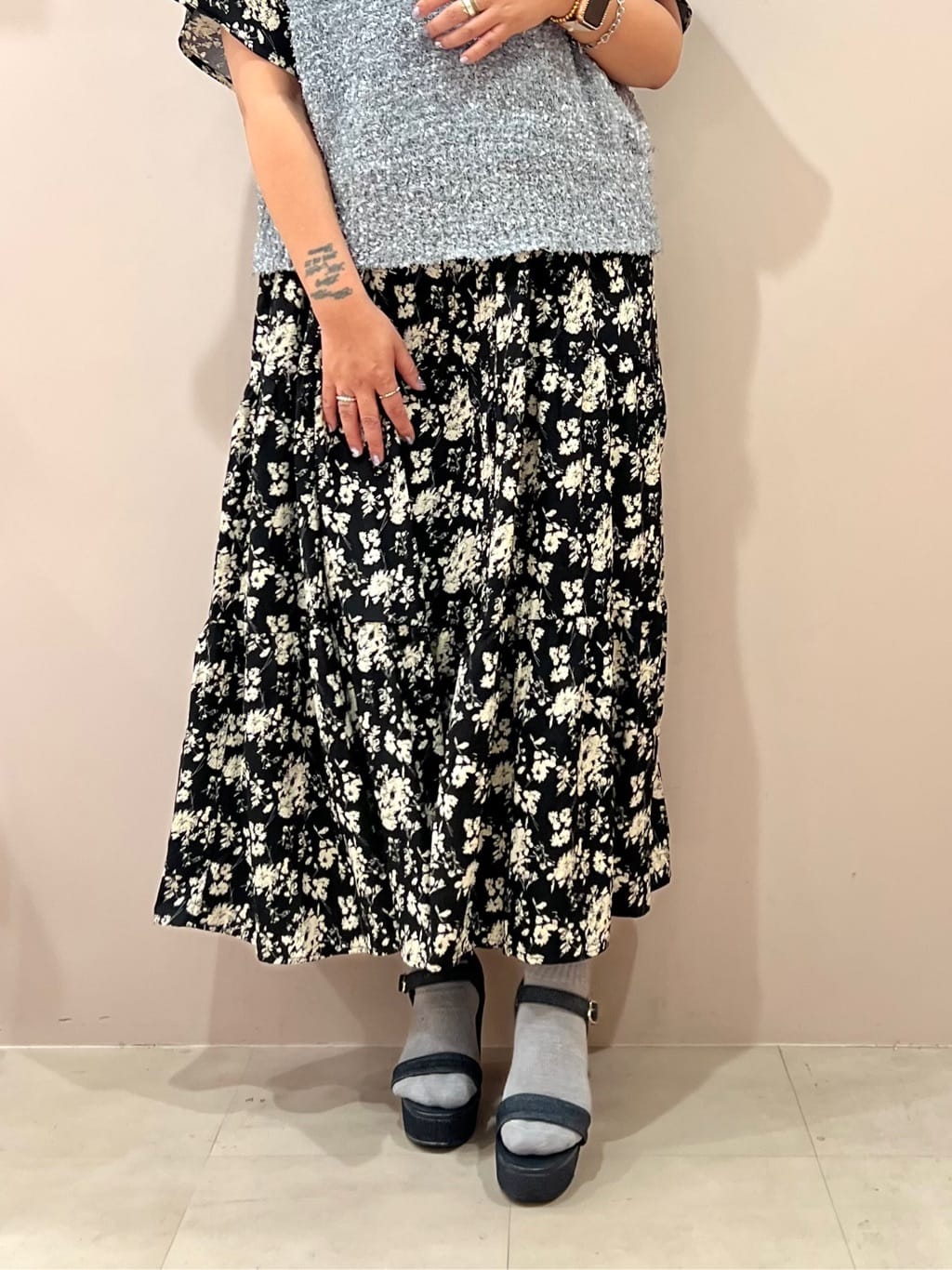 TAKAさんの「ESPERANZA｜アンクルベルトサンダル」を使ったコーディネート
