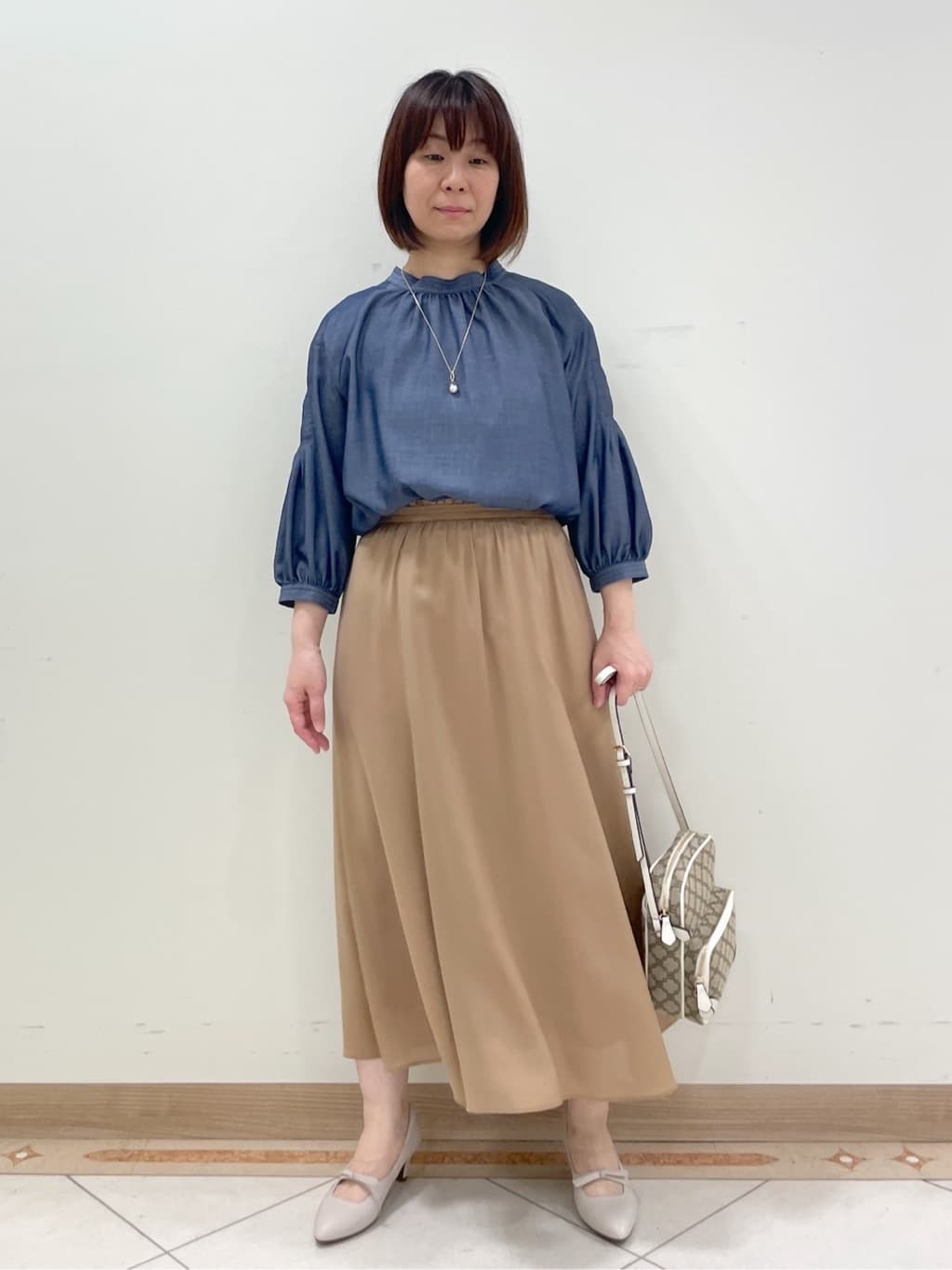 hanaさんの「Reflect｜◆【洗える】オフボディシャツブラウス」を使ったコーディネート