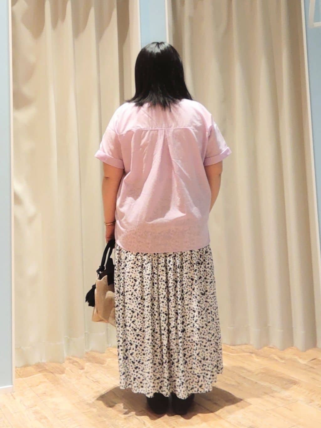りんさんの「SHOO･LA･RUE｜◆【高レビュー/洗える/UV/吸水速乾】洗濯後しわになりにくいリネンブレンドドルマンシャツ」を使ったコーディネート