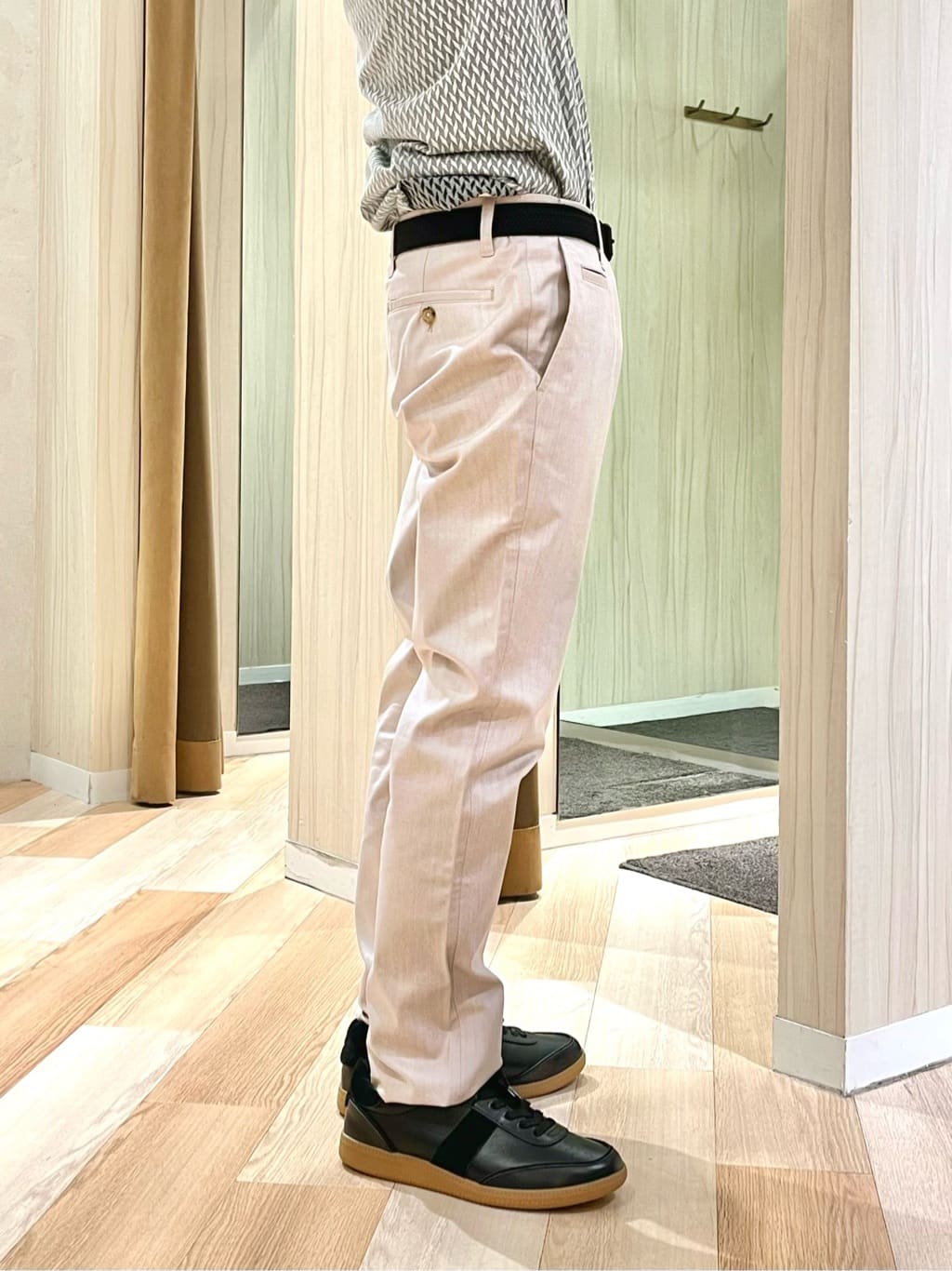 URAさんの「TAKEO KIKUCHI｜【全7サイズ&times;8色展開！】トップマルチヘリンボン パンツ」を使ったコーディネート