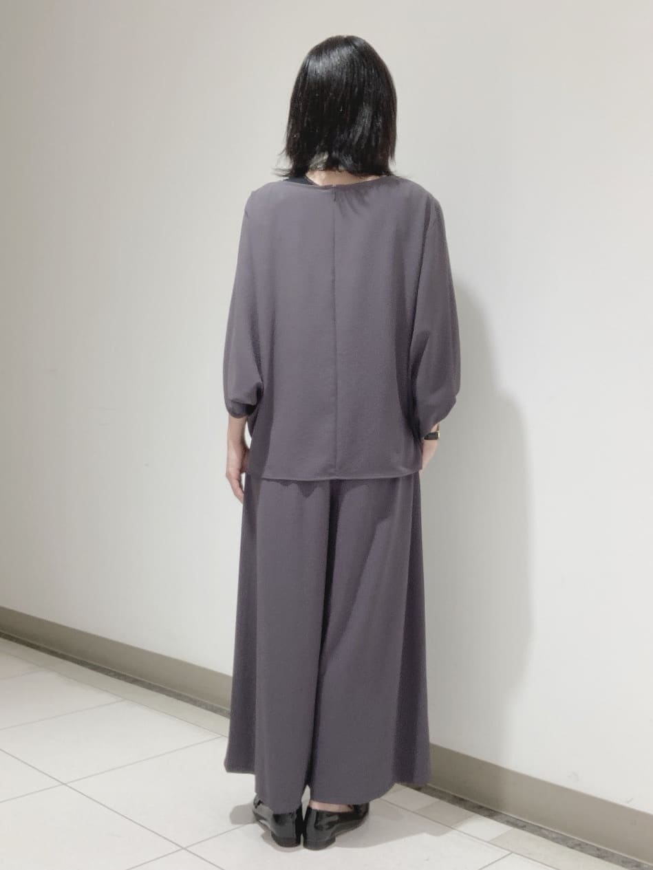 環さんの「UNTITLED｜【手洗い／88cm正方形】シアー素材チェーン柄スカーフ」を使ったコーディネート