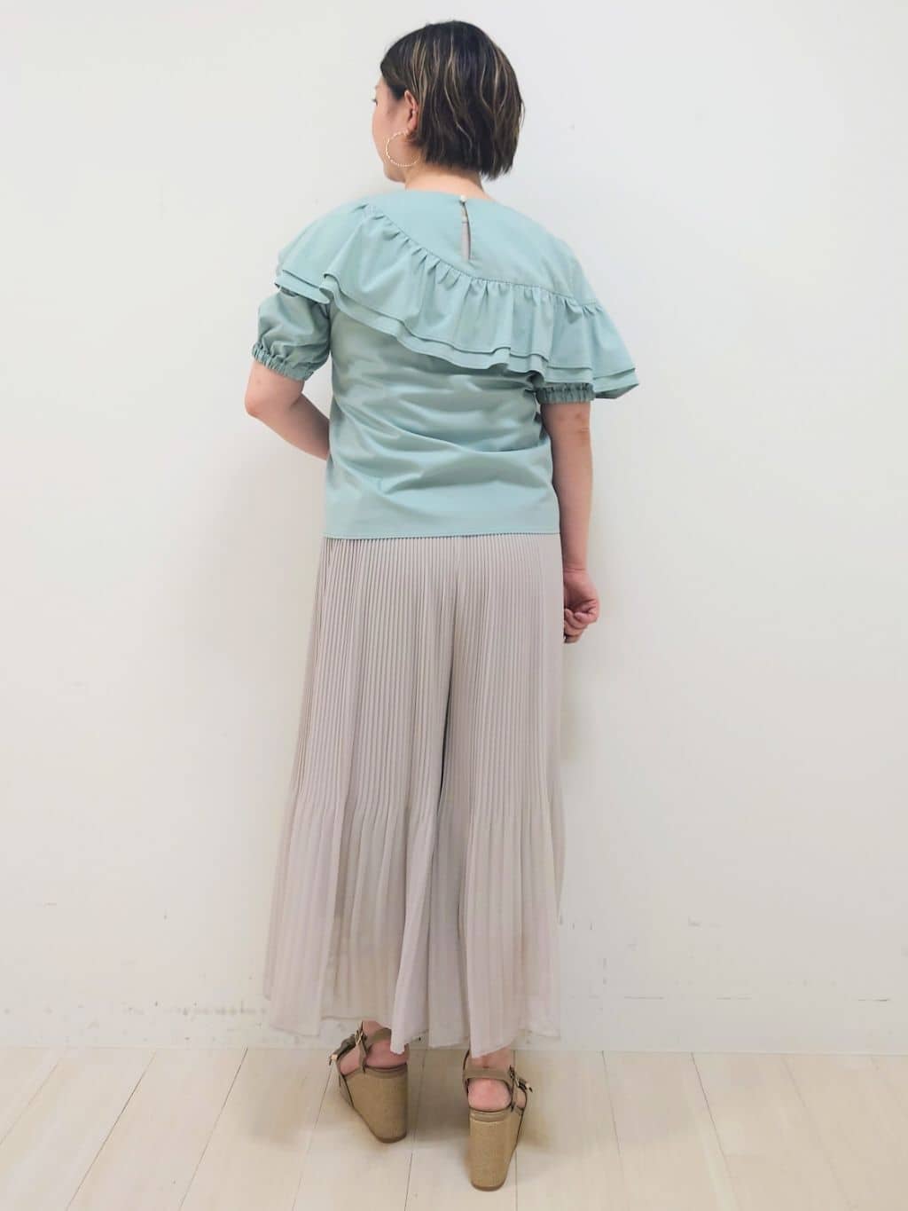 mitsuさんの「COUP DE CHANCE｜◆【洗える】アシメフリルブラウス」を使ったコーディネート