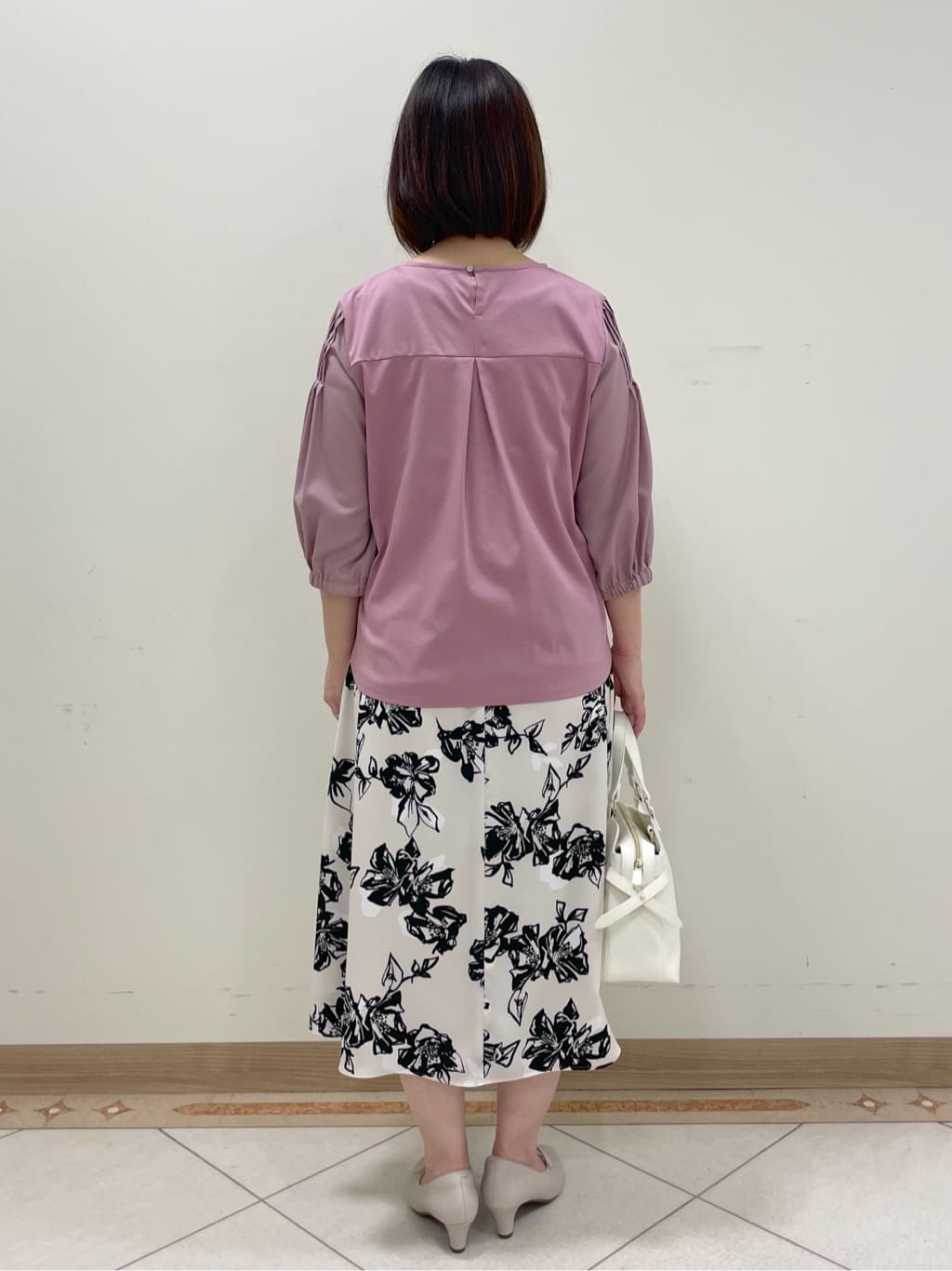 hanaさんの「Reflect｜◆【スカートにもパンツにも合わせやすい】キレイめTブラウス」を使ったコーディネート