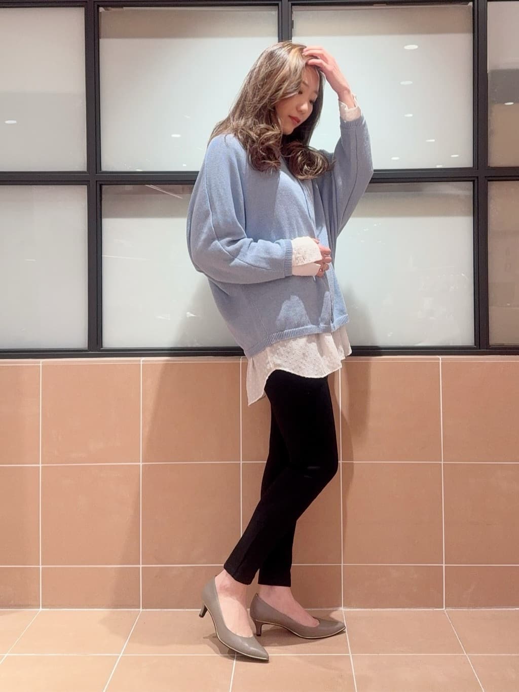 kaoriさんの「ESPERANZA｜【レイン対応/12時間パンプス】約5.5cm　歩きやすくて疲れにくい」を使ったコーディネート