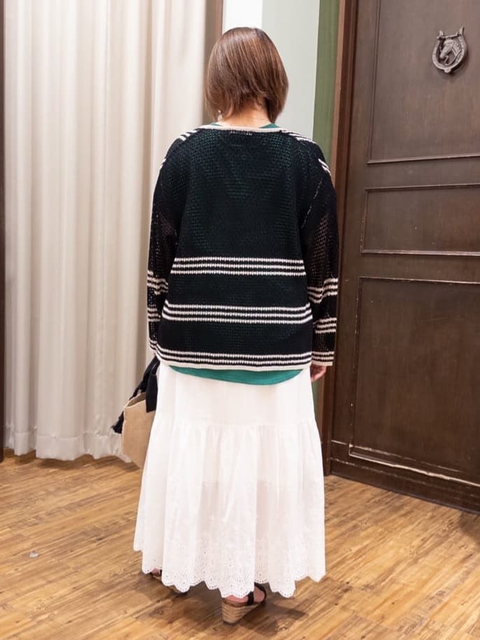 みかりん さんの「SHOO･LA･RUE｜◆レースのような編み柄が上品 Vネックカーディガン」を使ったコーディネート