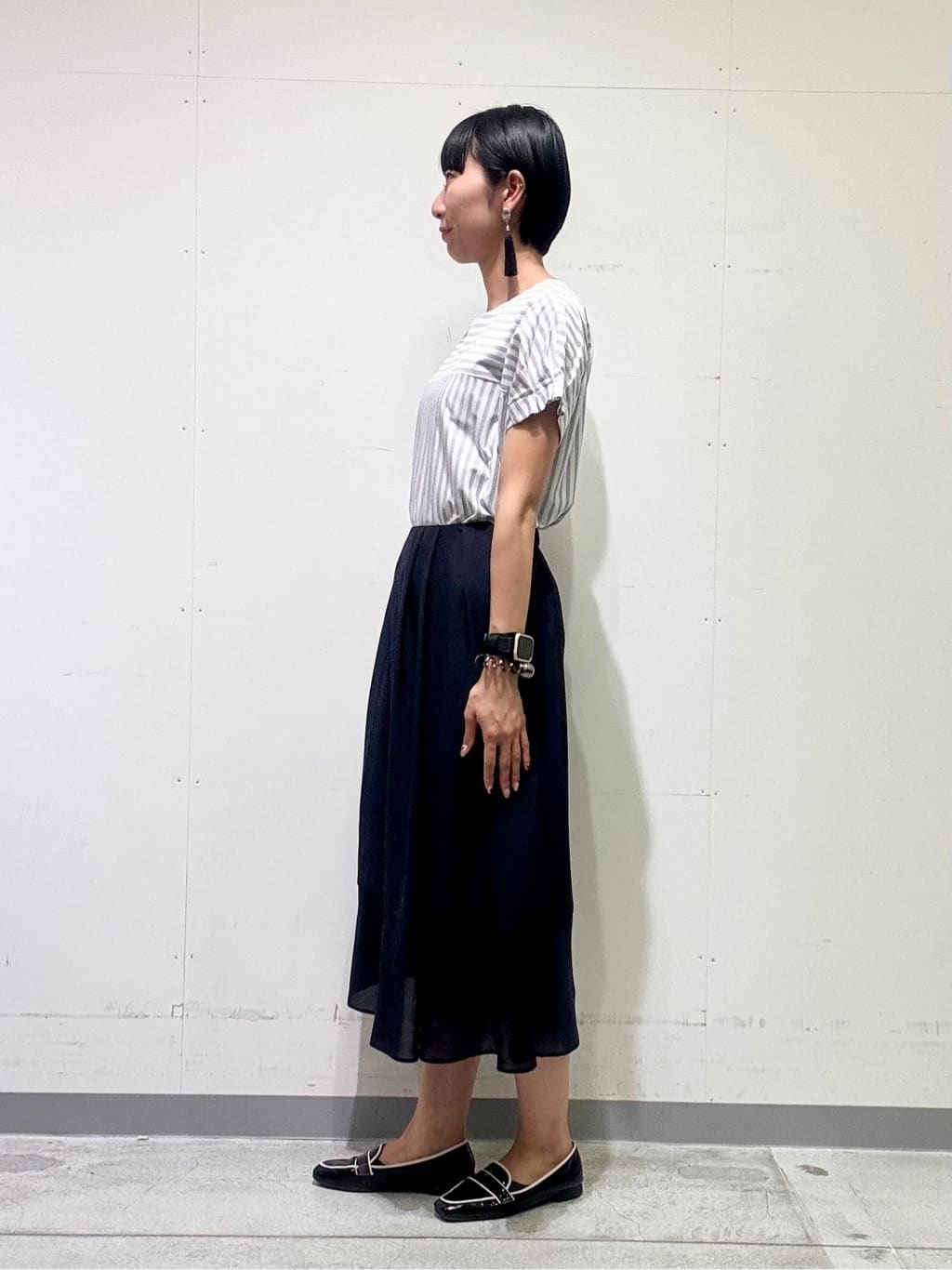 naoさんの「INDIVI｜【90cm四方】ボタニカル柄大判スカーフ」を使ったコーディネート