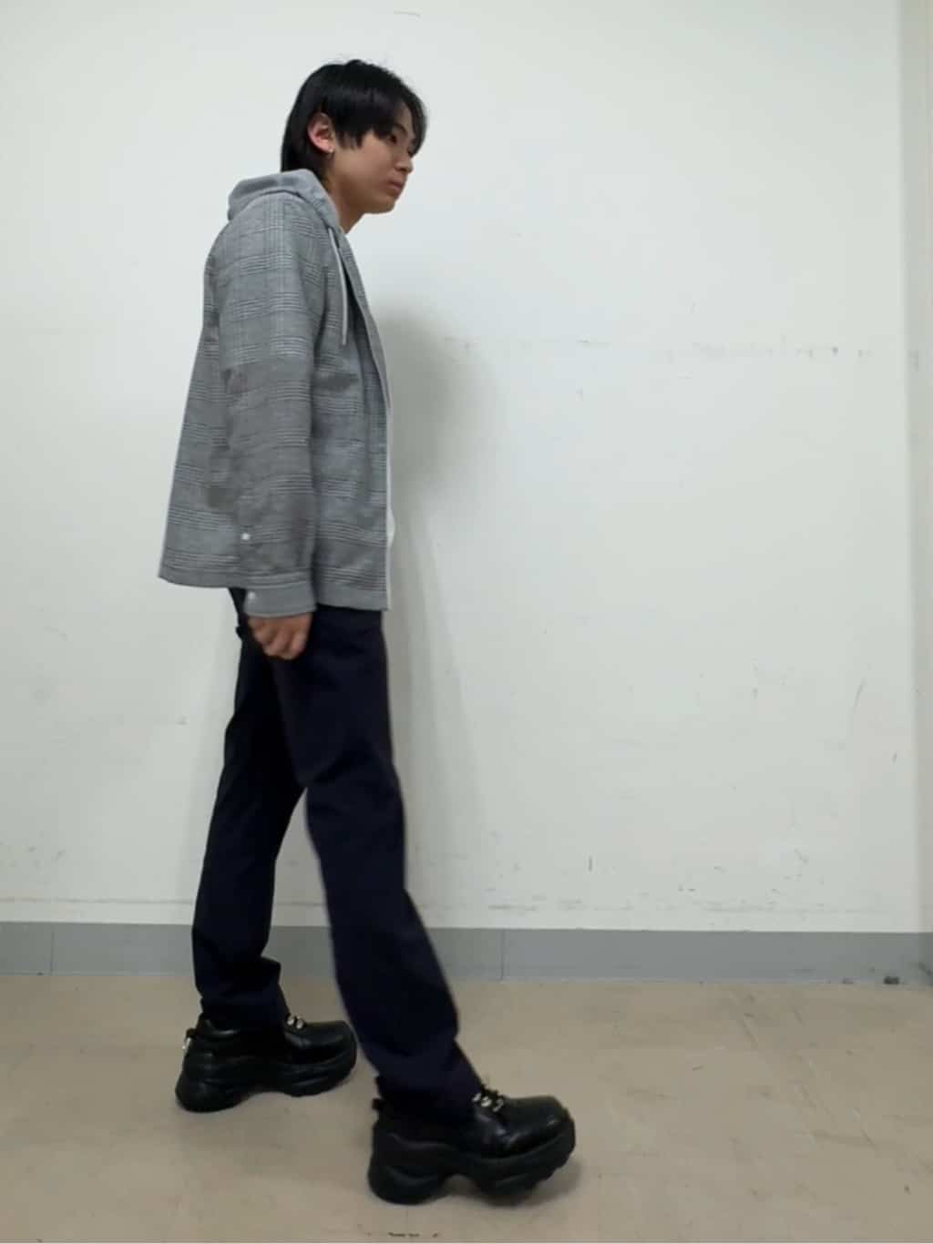 溝端佑太朗さんの「TAKEO KIKUCHI｜◆サイドゴアウエスト ストレートパンツ」を使ったコーディネート