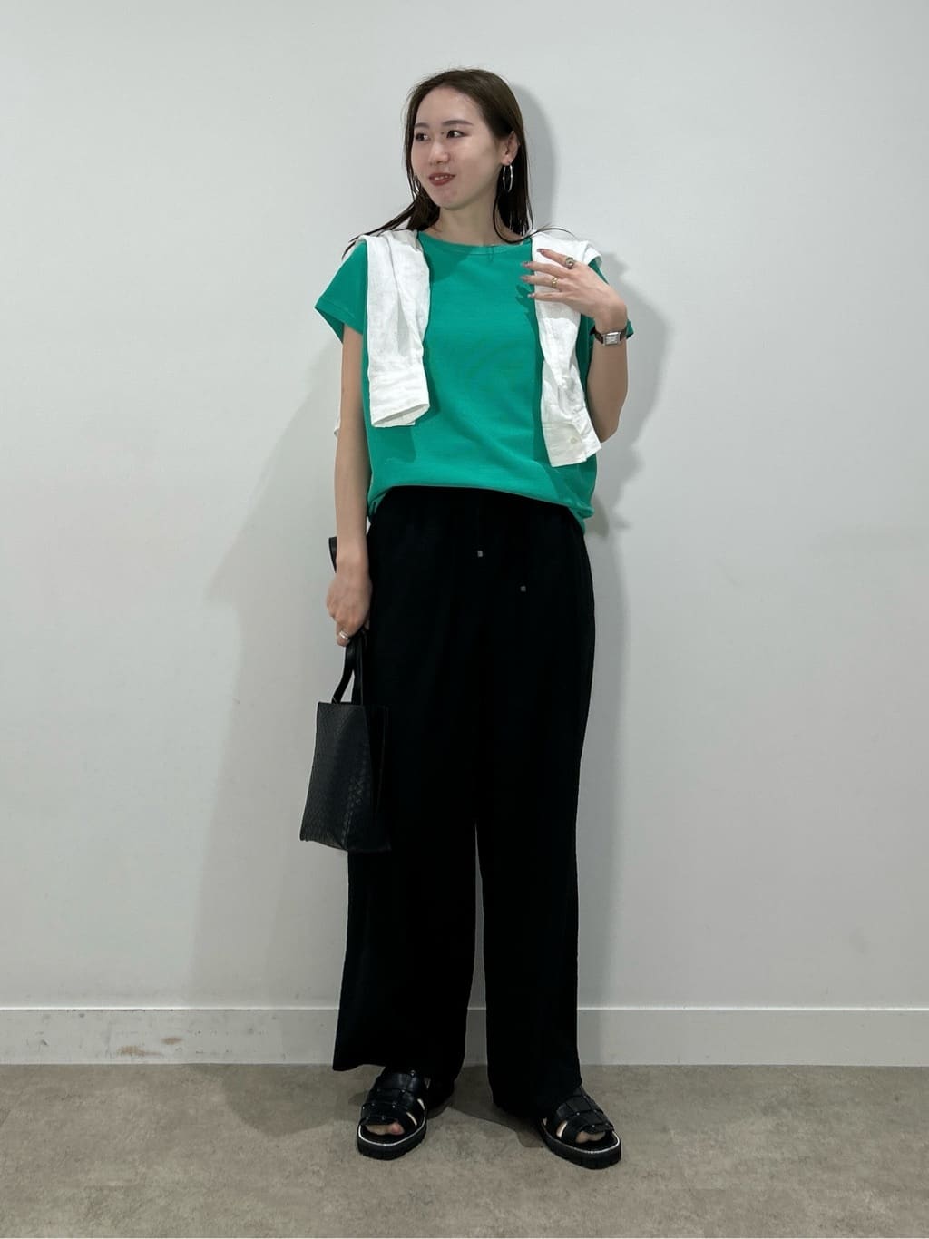 mitsukiさんの「INDIVI｜【洗える／UVケア／SETUP可能】ドロストワイドパンツ」を使ったコーディネート