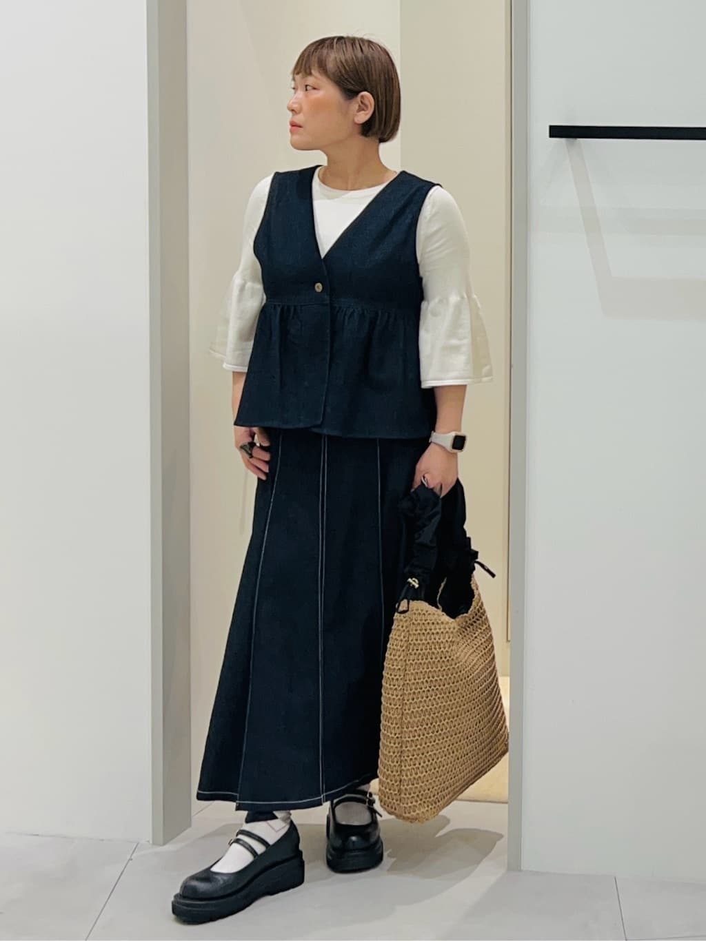 タナさんの「THE SHOP TK｜シーズンレスで使える デニムタックスカート/洗える」を使ったコーディネート