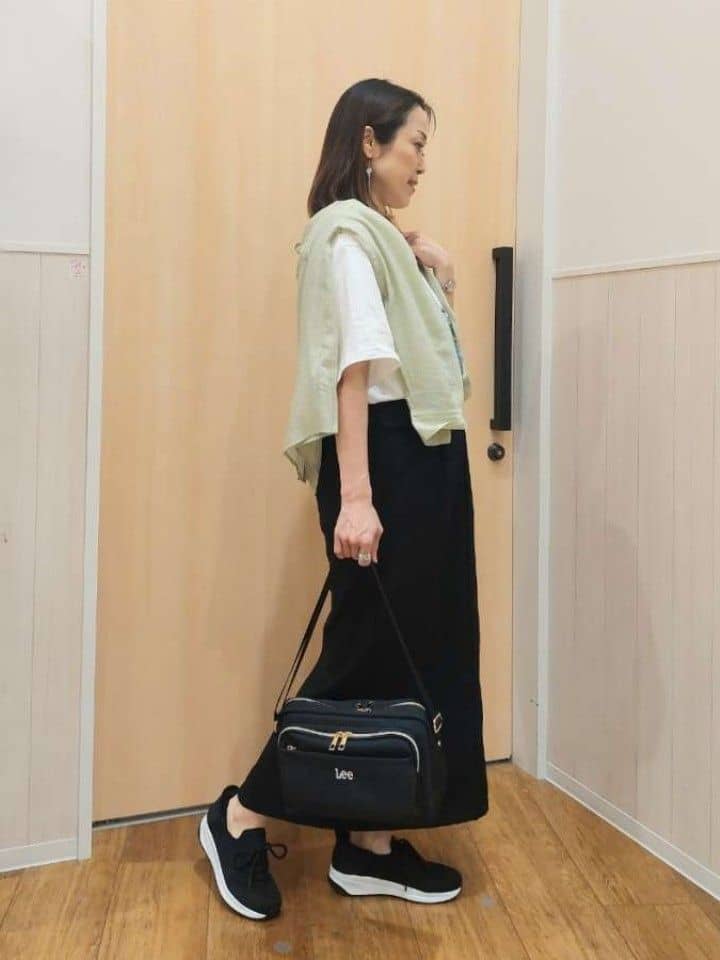 Kさんの「SHOO･LA･RUE｜◆【選べる4柄】コットンプリントロゴTシャツ」を使ったコーディネート