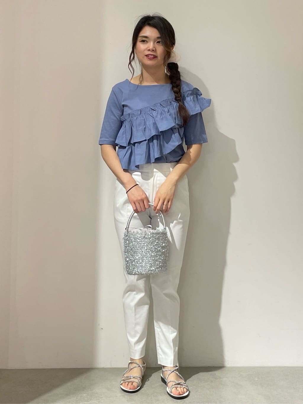 kanahoさんの「OPAQUE.CLIP｜◆アシメフリルトップス【UV／接触冷感／洗濯機洗い可】」を使ったコーディネート