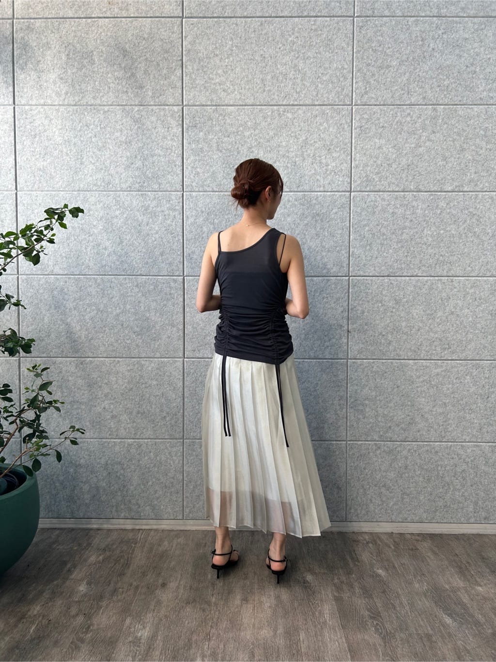 harunaさんの「CODE A｜asymmetry gather tank」を使ったコーディネート