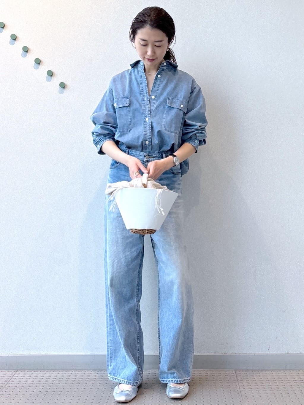 saitoさんの「DRESSTERIOR｜ヴィンテージ加工ワイドデニムパンツ」を使ったコーディネート