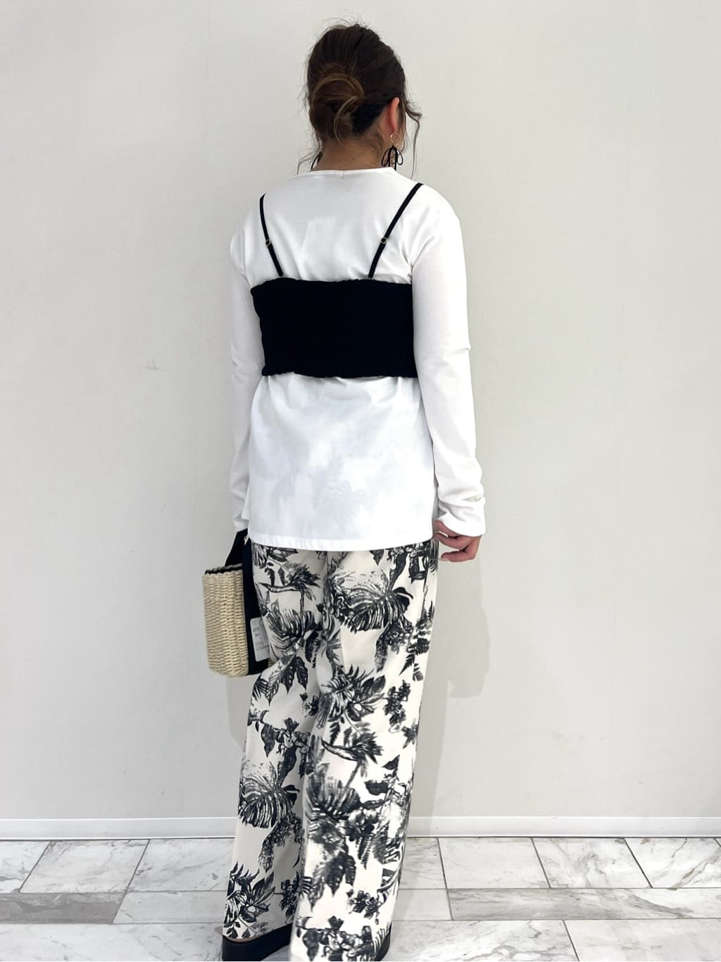 HASEGAWAさんの「OPAQUE.CLIP｜◆《ツインセット》シャーリングビスチェ&times;ロングTシャツ【洗濯機洗い可】」を使ったコーディネート