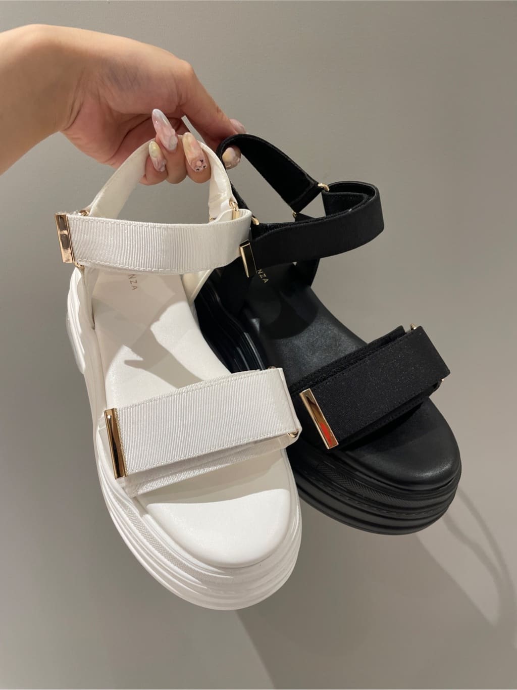 マナミさんの「ESPERANZA｜厚底フラットスポサン」を使ったコーディネート