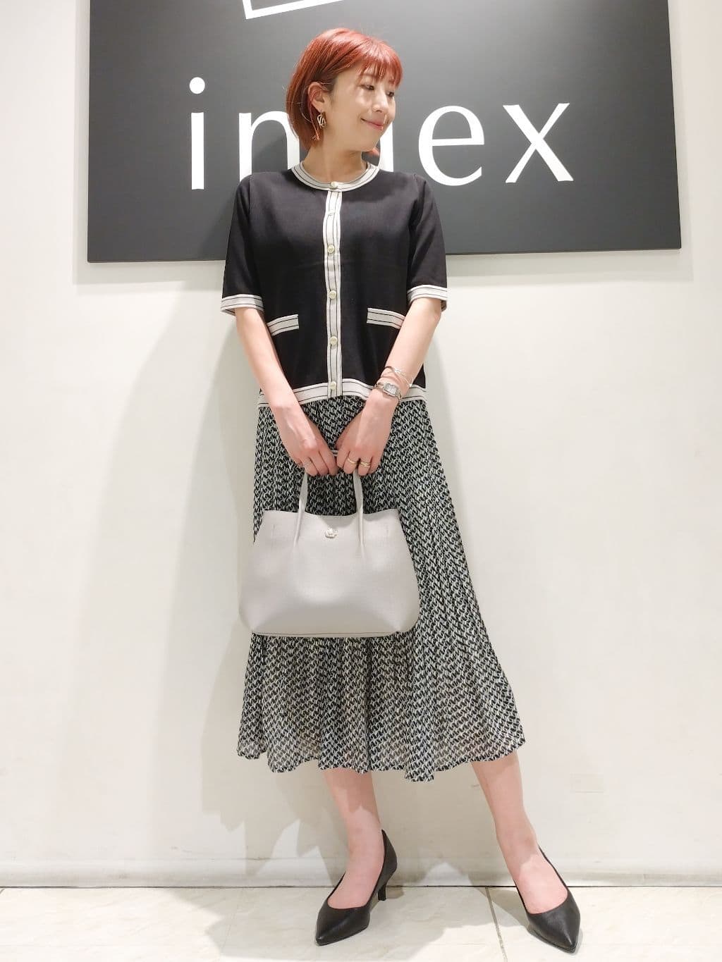 n.さんの「index｜《新色追加》着丈が選べる！プリーツフレアスカート【イージーケア／防シワ／洗濯機洗い可】」を使ったコーディネート