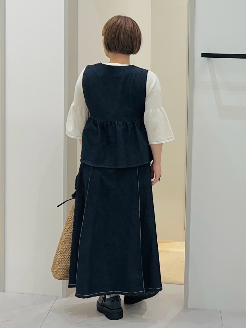 タナさんの「THE SHOP TK｜シーズンレスで使える デニムタックスカート/洗える」を使ったコーディネート