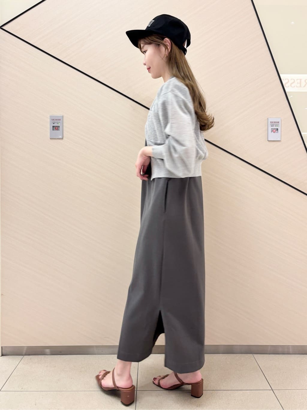 清水夏姫さんの「DRESSTERIOR｜【Safari5月号掲載】DRESSTERIORロゴキャップ」を使ったコーディネート