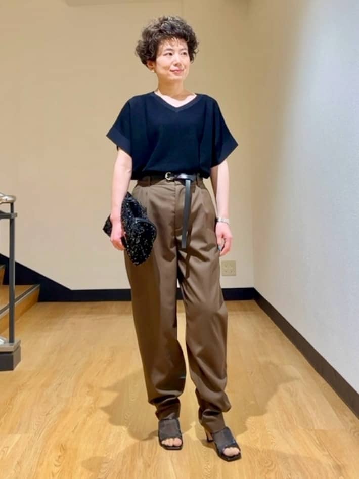 MAYUMIさんの「UNTITLED｜◆【オンオフ使える/セットアップ可能】トロピカルウール カーブテーパードパンツ」を使ったコーディネート