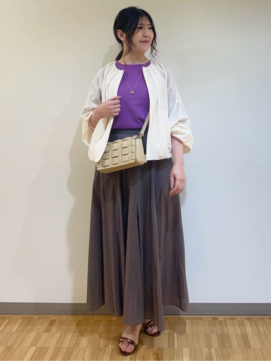 フナキさんの「UNTITLED｜◆【春の軽羽織り】ボリューム袖 ノーカラーブルゾン」を使ったコーディネート