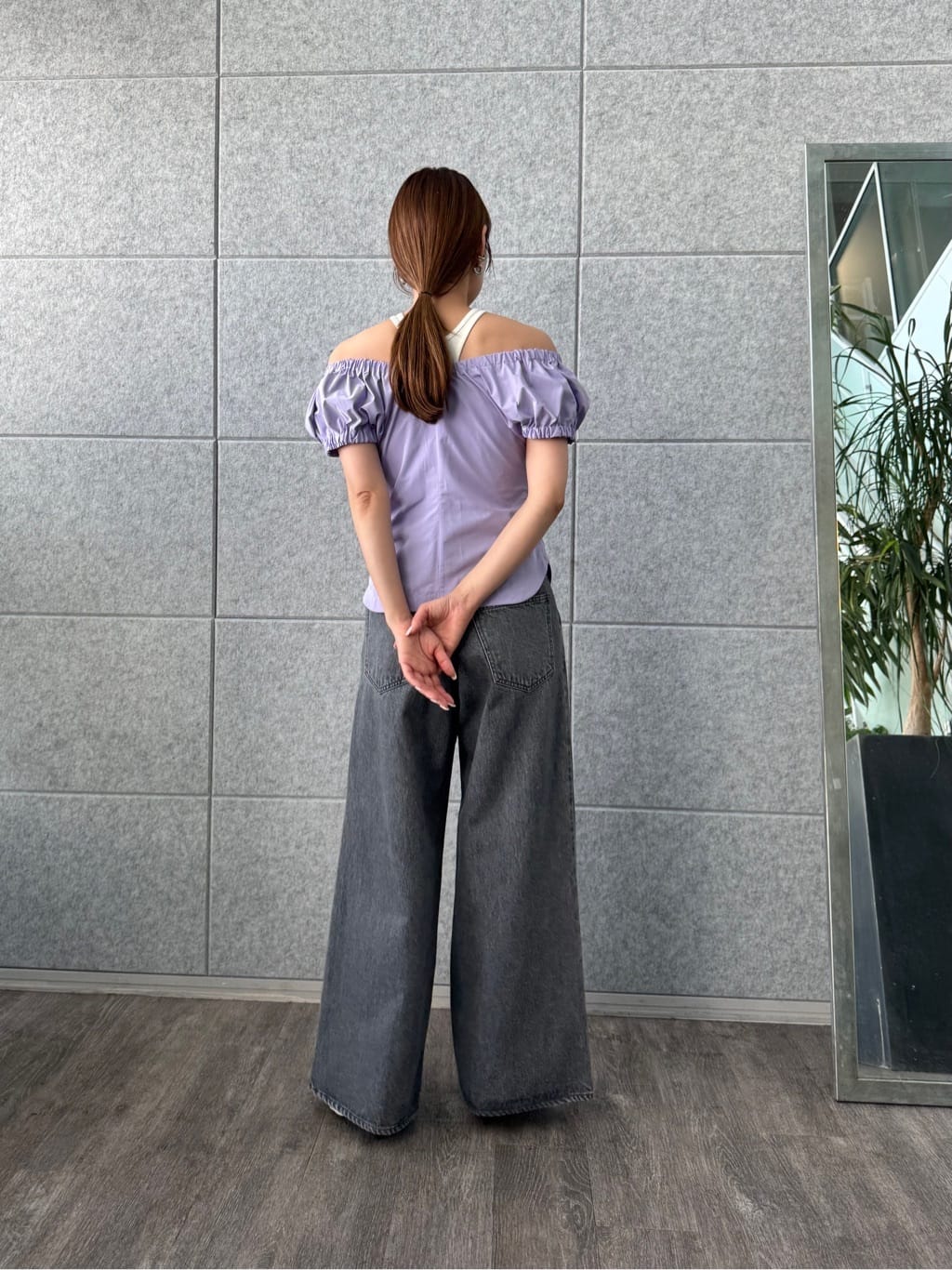 designer yukaさんの「CODE A｜sporty gathered blouse」を使ったコーディネート