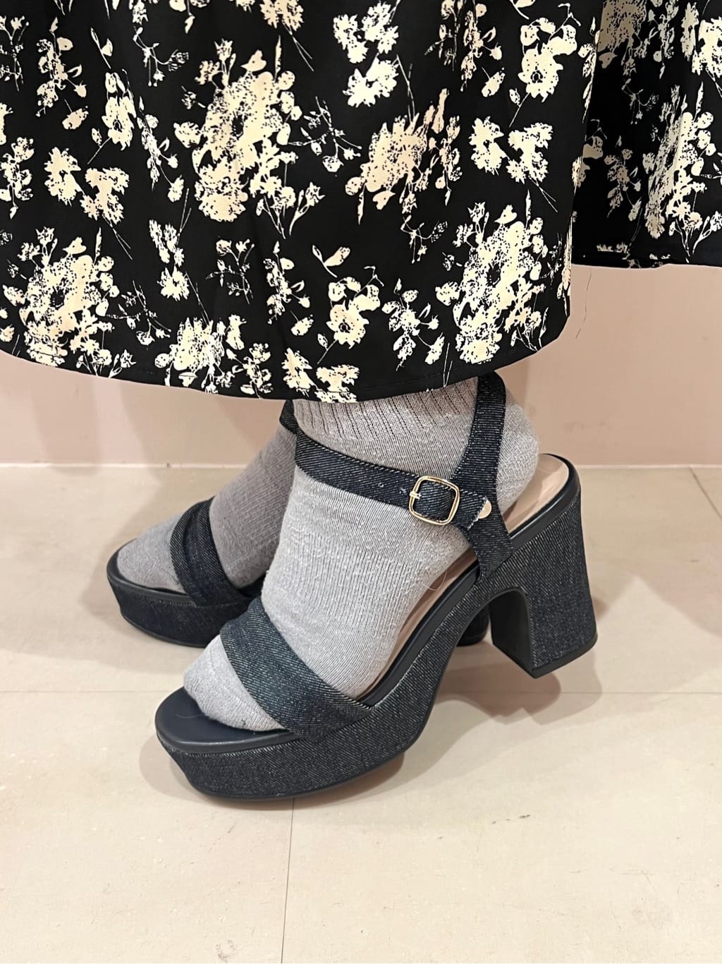 TAKAさんの「ESPERANZA｜アンクルベルトサンダル」を使ったコーディネート