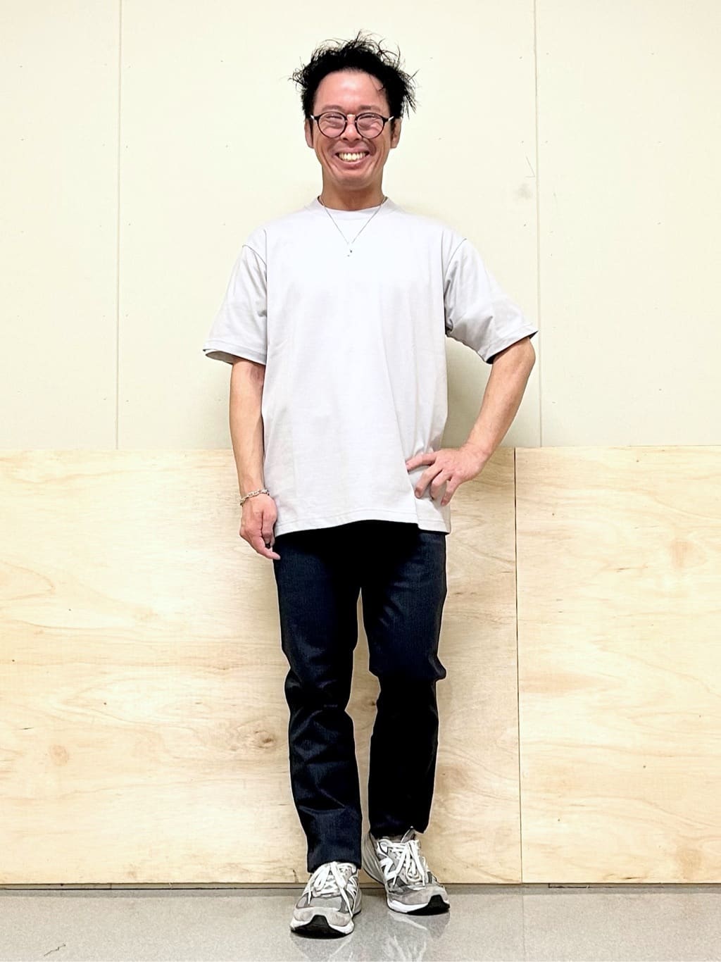 KENJI Iさんの「THE SHOP TK｜【オールシーズン穿ける！】7DAYSストレッチへリンボンパンツ　ON&hArr;OFF兼用」を使ったコーディネート