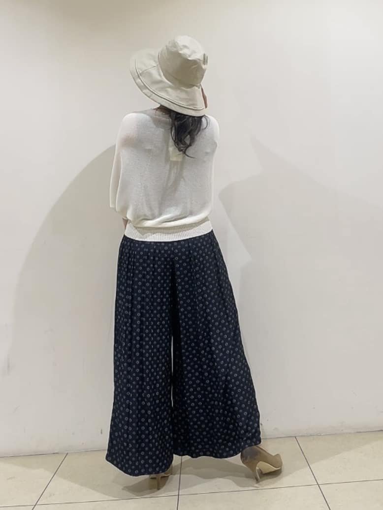 watanabeさんの「UNTITLED｜【遮熱・UVカット・ウォッシャブル】つば広HAT」を使ったコーディネート