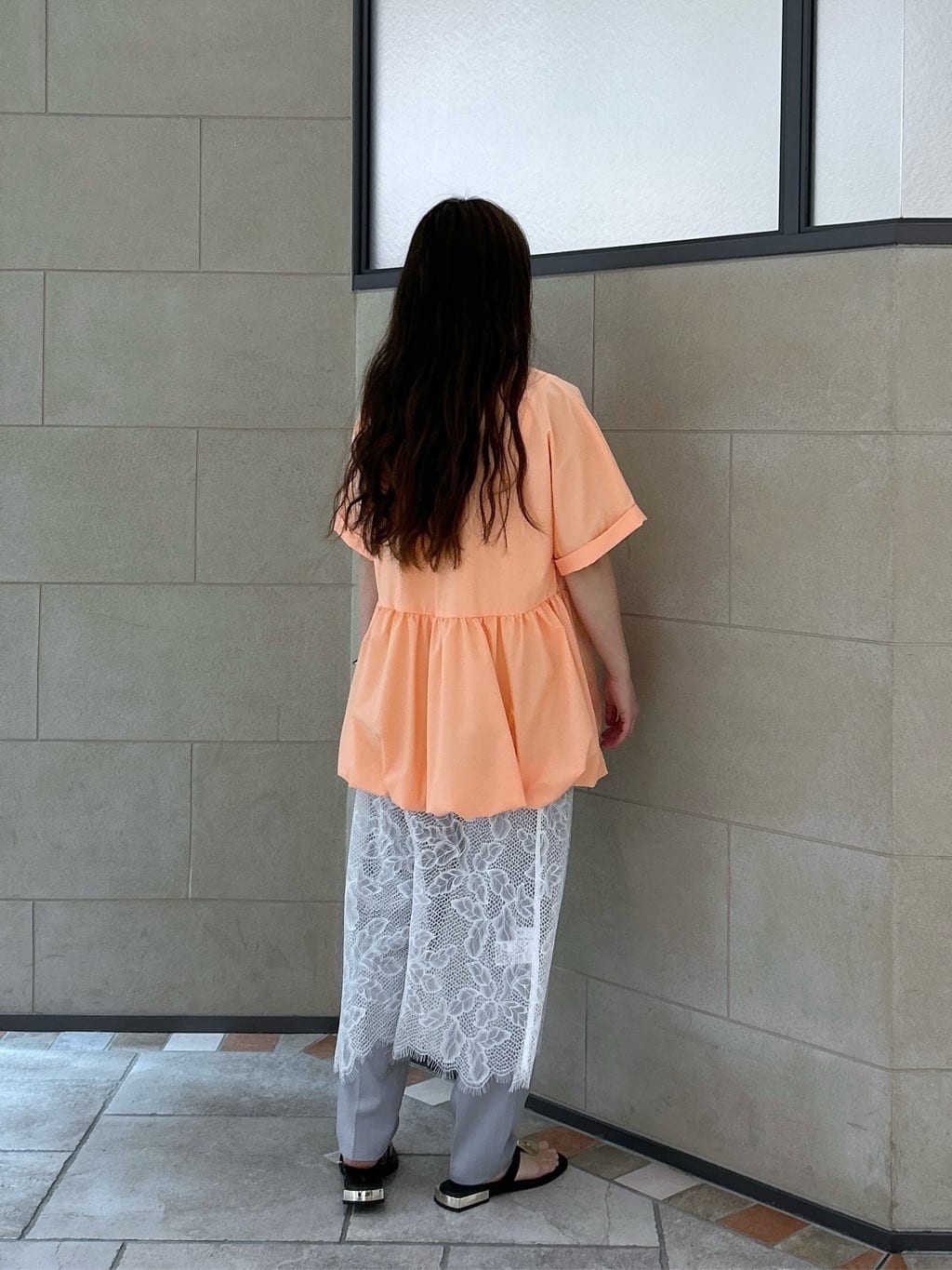 よねさんの「INDIVI｜【接触冷感／セットアップ対応】イージーテーパードパンツ【通勤・セレモニー】」を使ったコーディネート