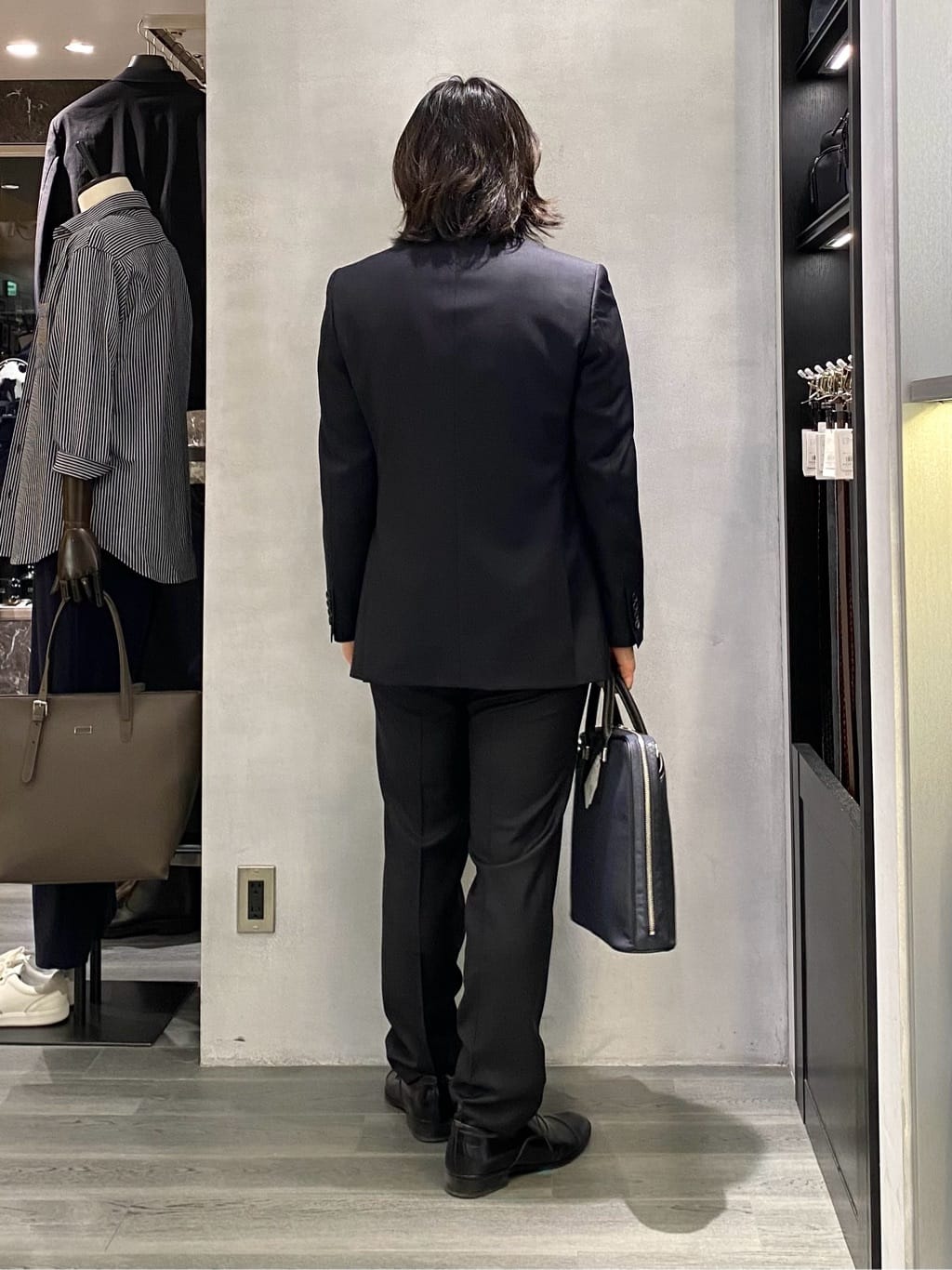 nishiさんの「TAKEO KIKUCHI｜ドビーストライプ ビジネス シャツ」を使ったコーディネート