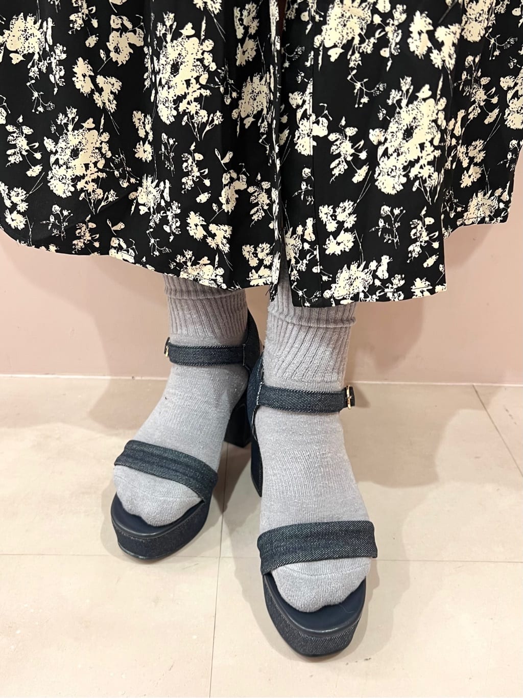 TAKAさんの「ESPERANZA｜アンクルベルトサンダル」を使ったコーディネート
