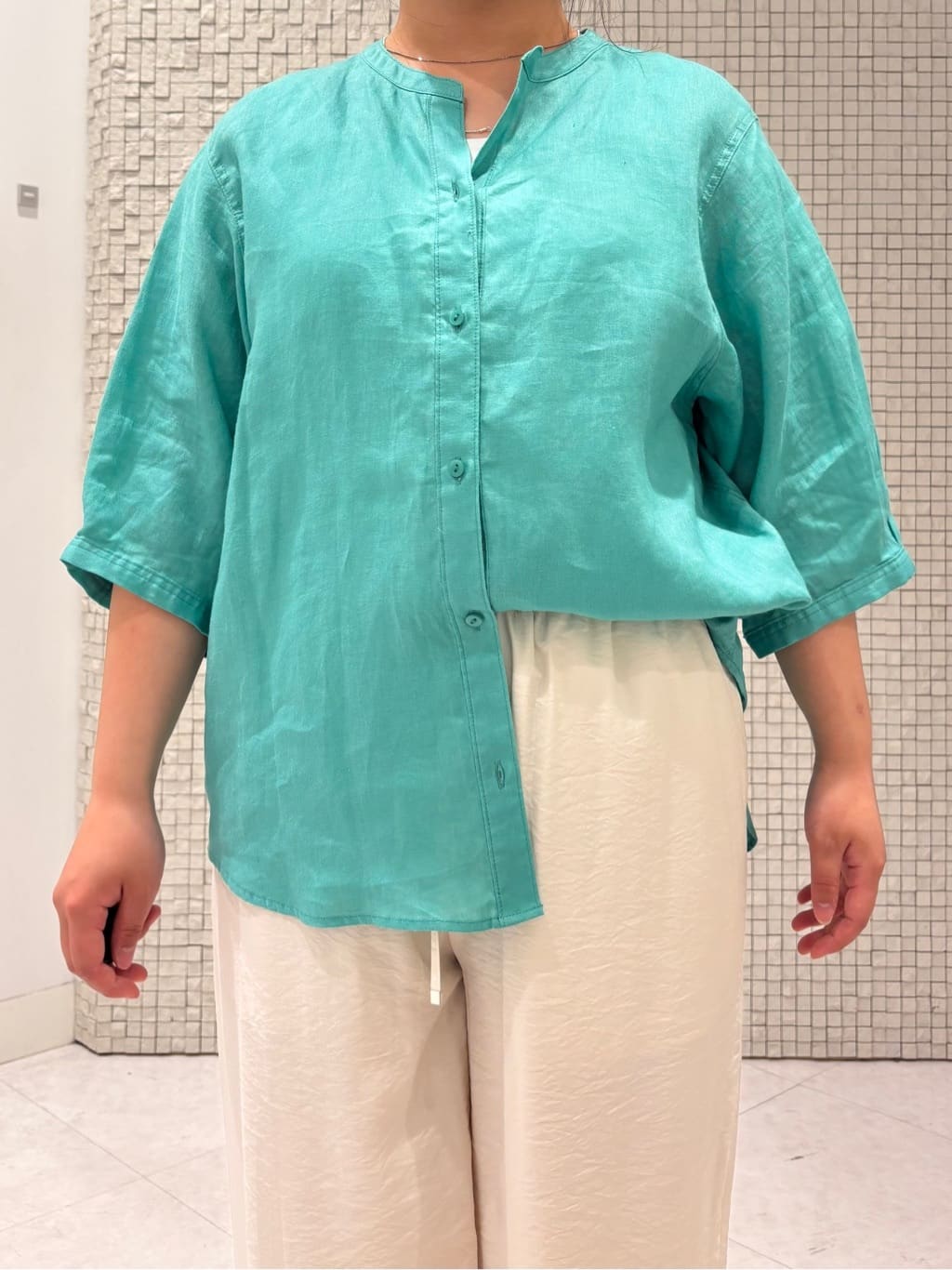 MEGUMIさんの「INDIVI｜【洗える／UVケア／SETUP可能】ドロストワイドパンツ」を使ったコーディネート