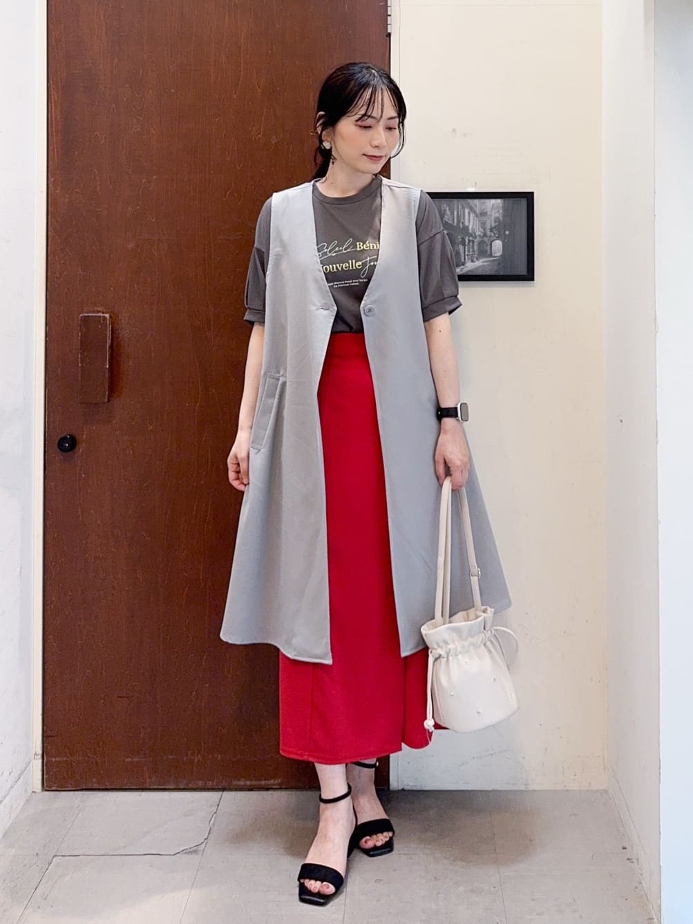 𝐇𝐢𝐫𝐨𝐦𝐢さんの「SHOO･LA･RUE｜【S-LL/ひんやり/UV】ぷっくりラメプリントロゴTシャツ」を使ったコーディネート