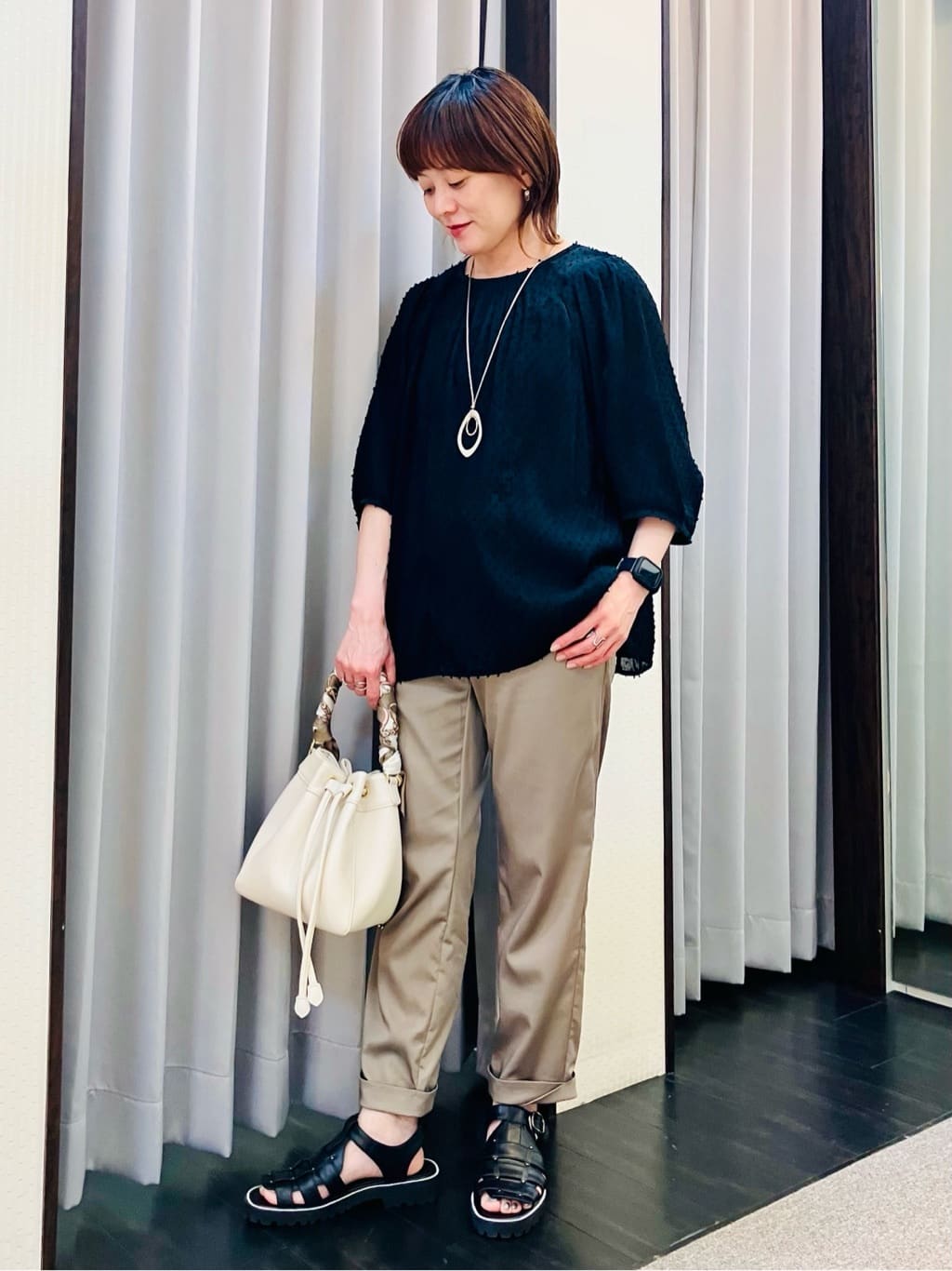 YUKIさんの「INDIVI｜【60cm四方】スクエアスカーフ」を使ったコーディネート