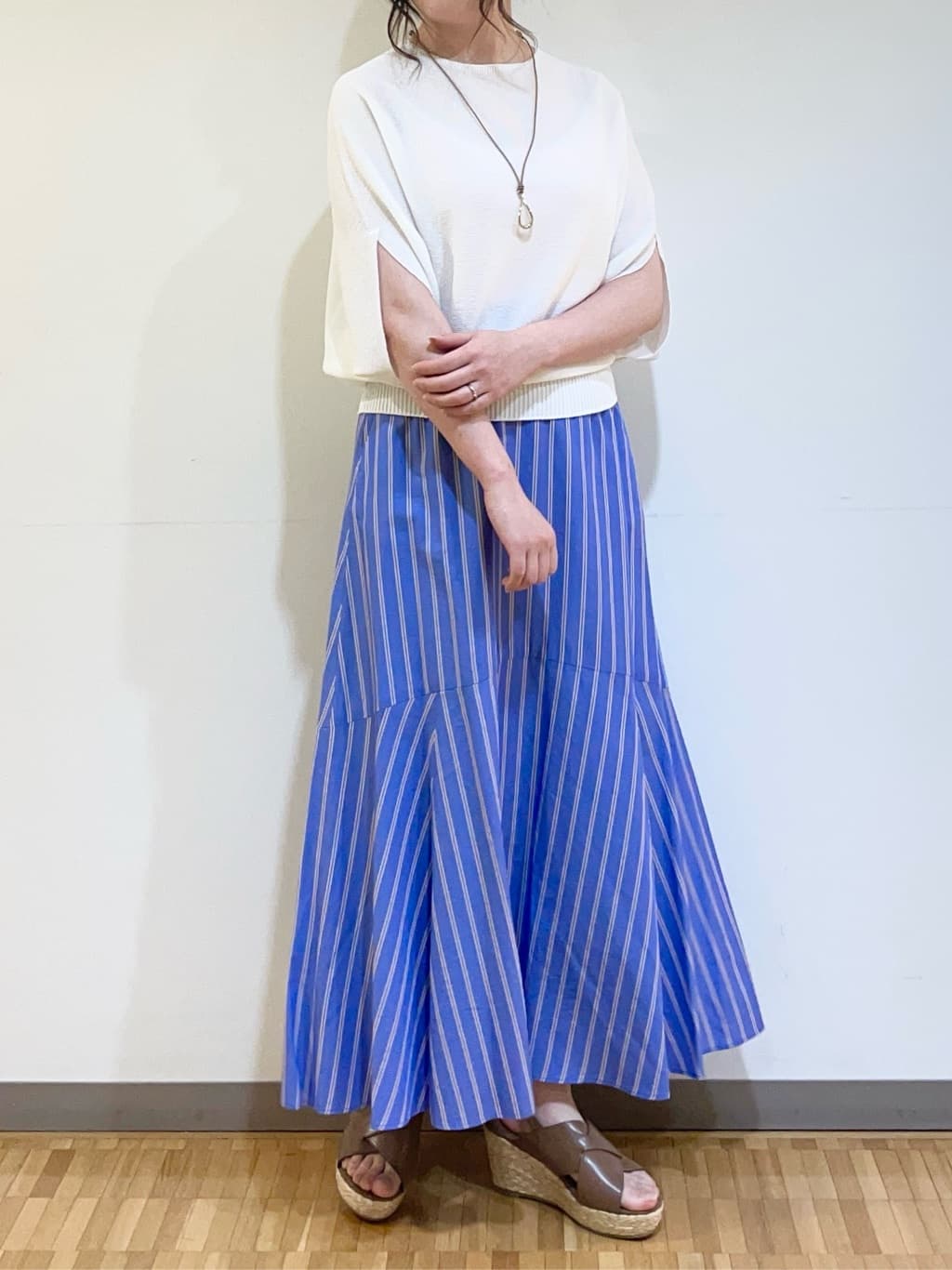 フナキさんの「UNTITLED｜◆【体型カバー/清涼感】ドルマンスリーブ プルオーバーニット」を使ったコーディネート